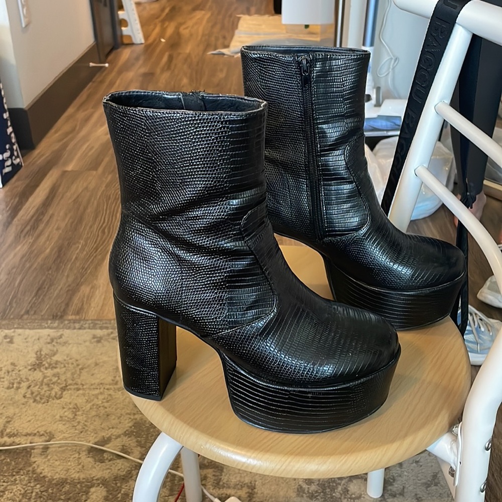 Snakeskin Platform Boots (Black)